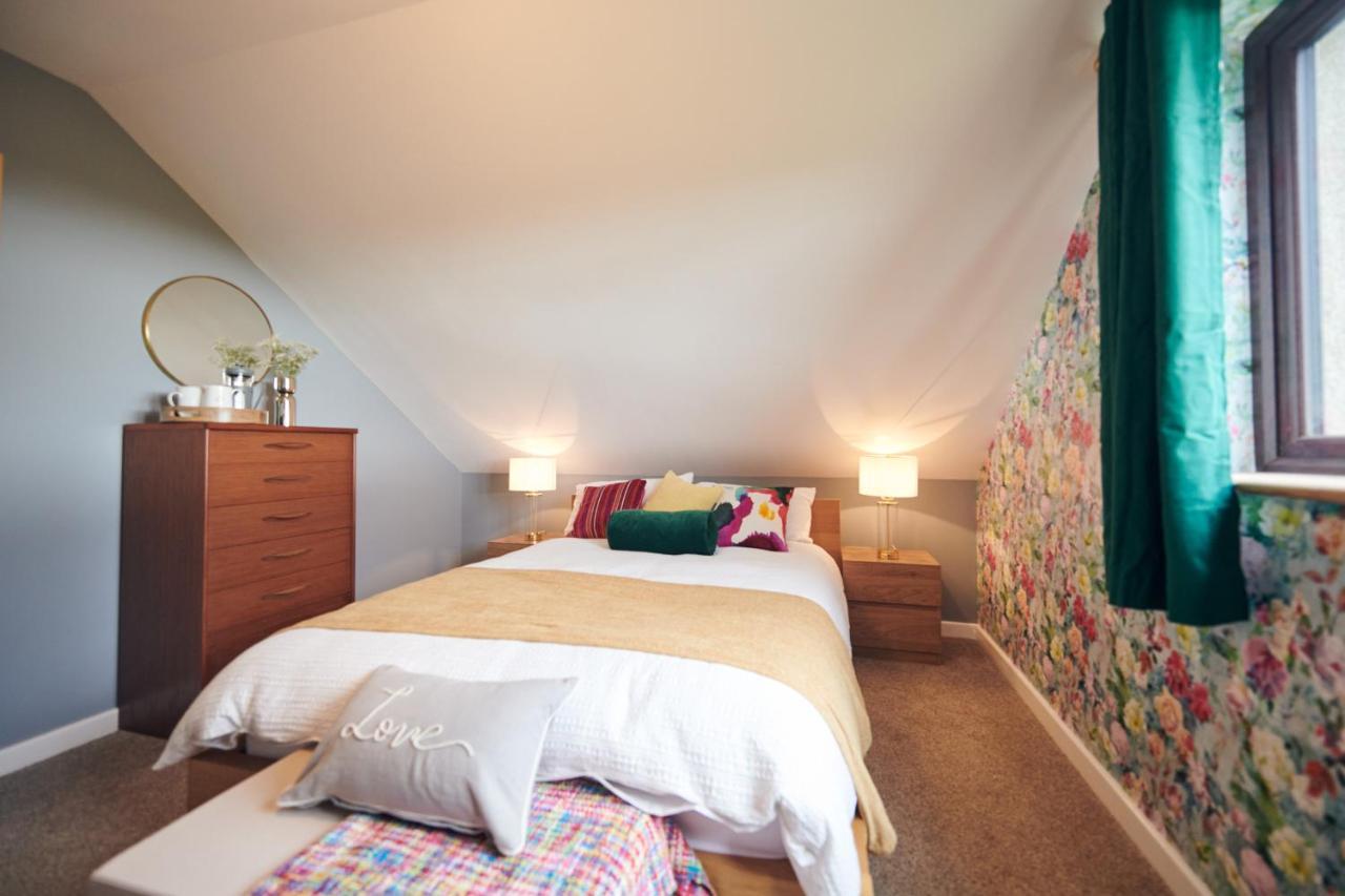 Maes Y Mel- A Couples, Pet Friendly, Rural Romantic Getaway With Countryside Views Gellywen Екстериор снимка